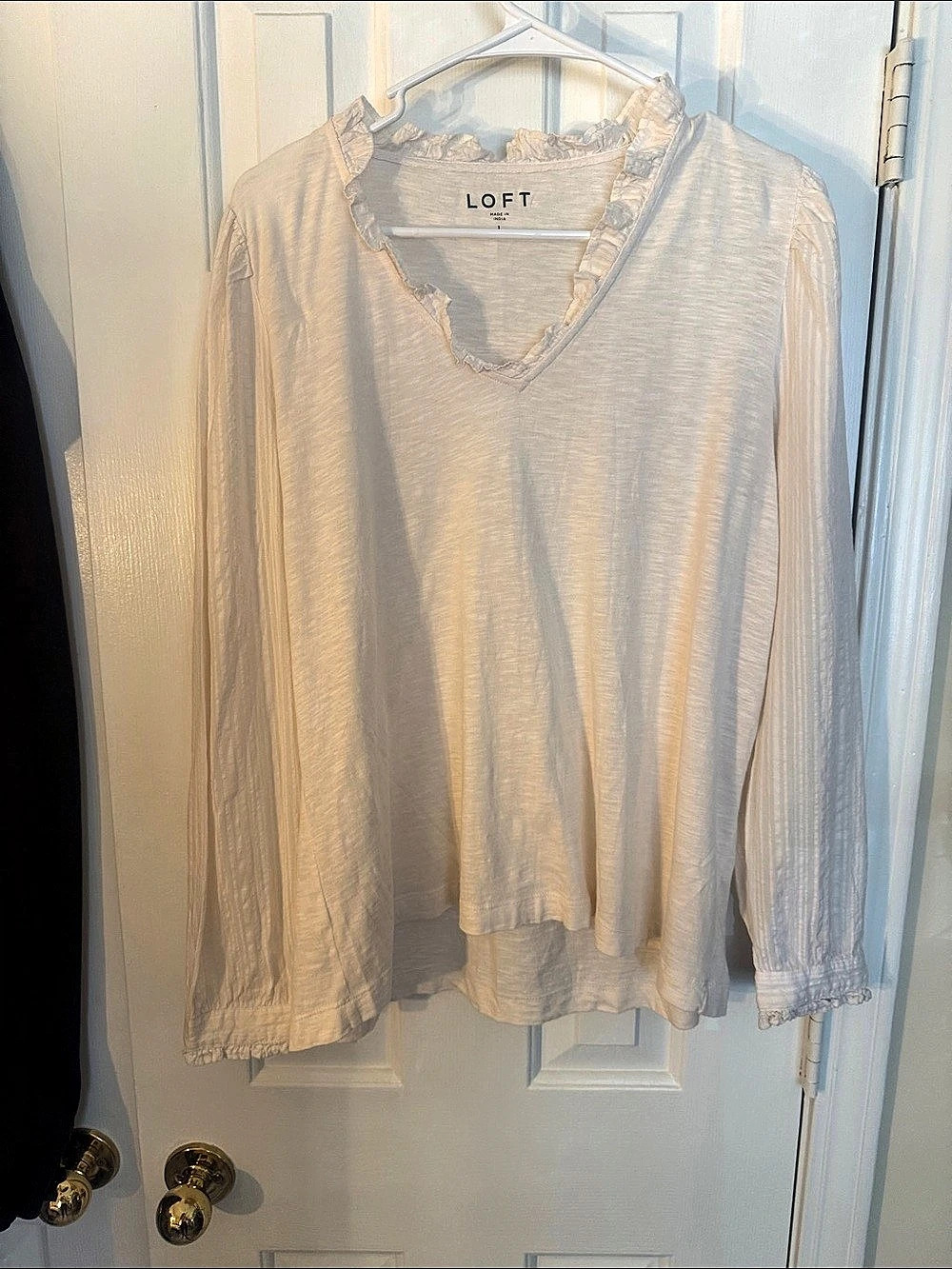 LOFT Ruffle Neck Long Sleeve Blouse in White Size Large Like New